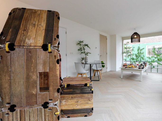 Game room 2, Pleasant Holiday Home in Vrouwenpolder With Garden, Veere