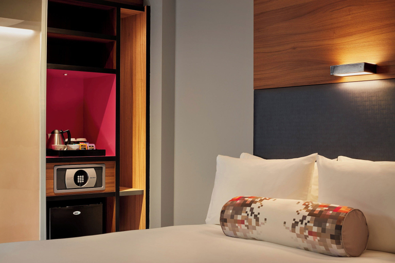 Bedroom 2, Aloft by Marriott Birmingham Eastside, Birmingham