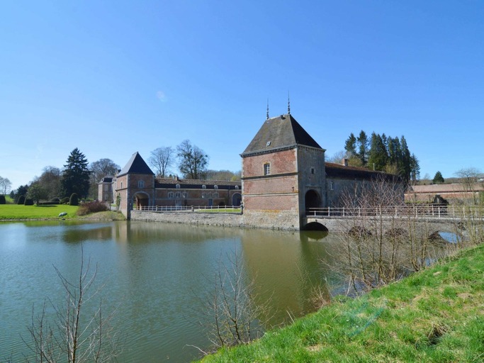Exterior & Views 2, Holiday home for 10 people set in castle grounds, Namur