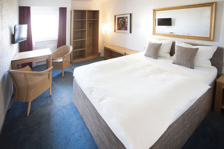 Bedroom 3, Elan Hotel, Limburg-Weilburg