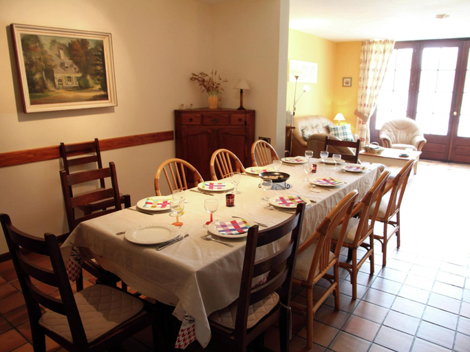 Food & Drinks, Holiday home for 10 people set in castle grounds, Namur