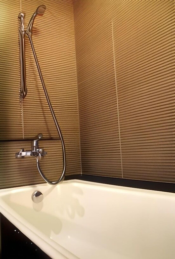 Bathroom 12