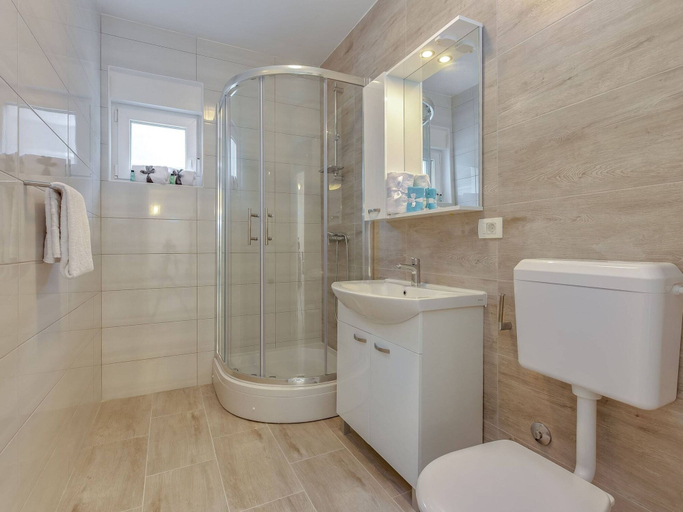 Bathroom, Apartment in Dramalj Near Beach, Crikvenica