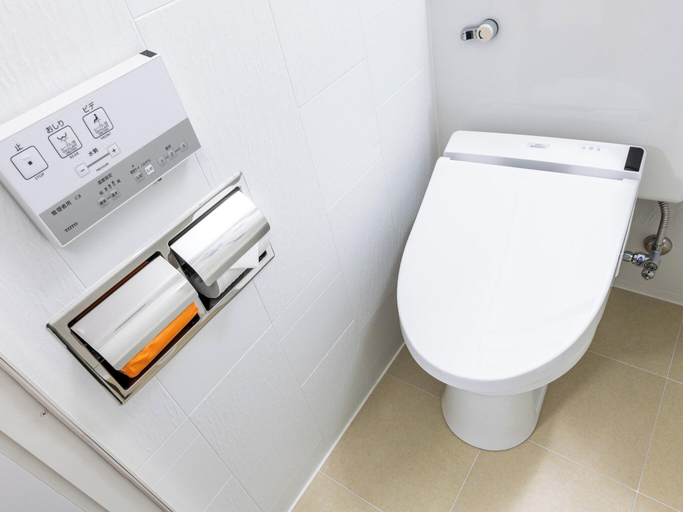 Bathroom 13