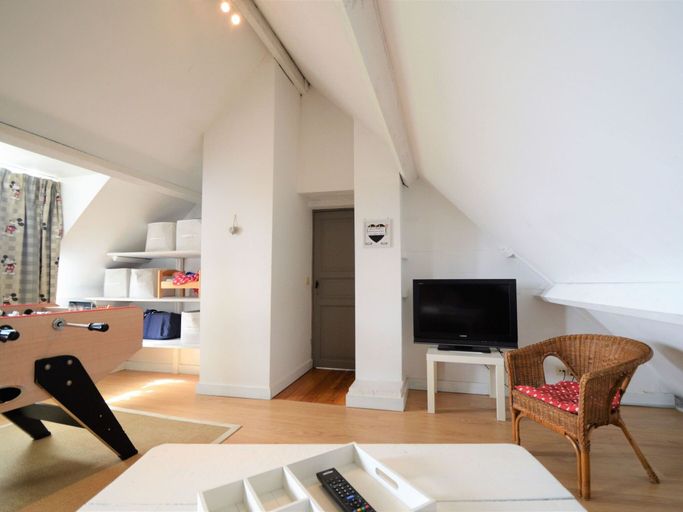 Game room 5, Attractive Holiday Home in Gerin Near Centre, Namur