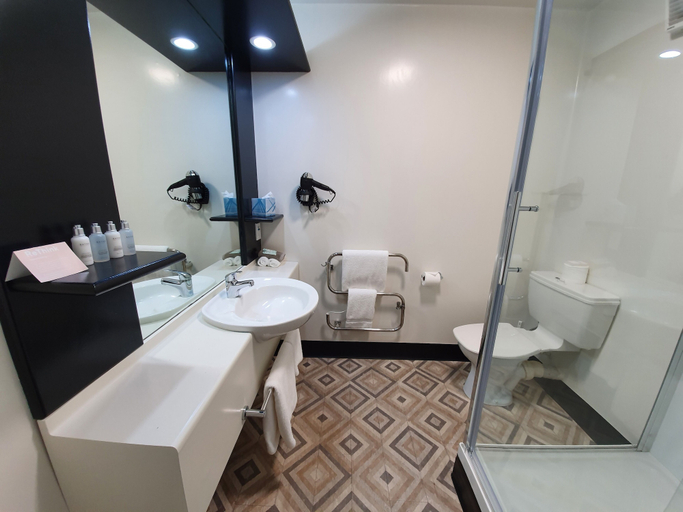 Bathroom 4, Distinction Heritage Gateway Hotel, Waitaki