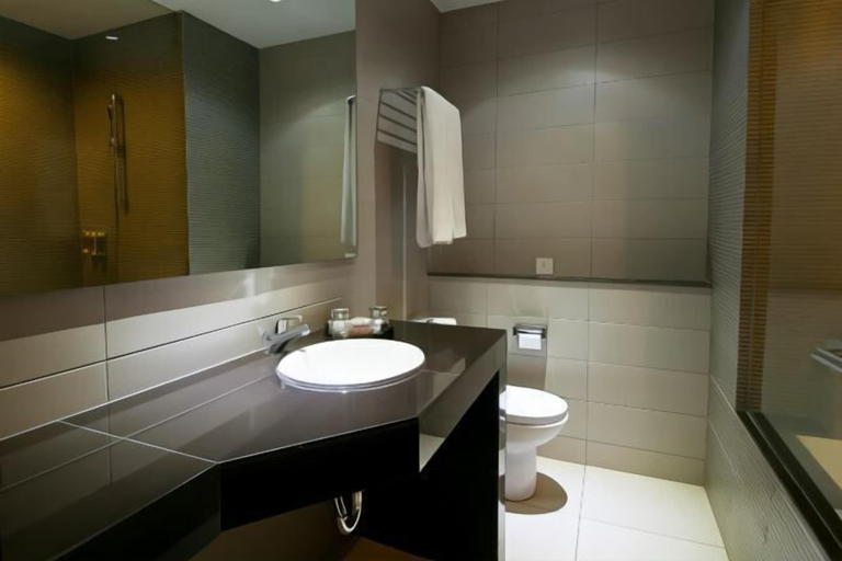 Bathroom 14