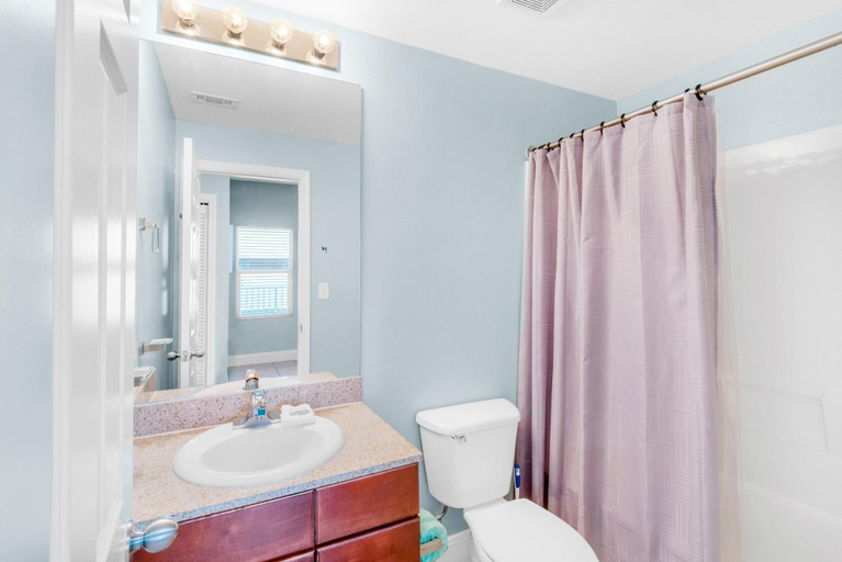 Bathroom 4, Laketown Wharf 838, Bay