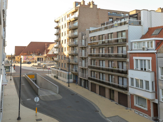 Others 2, Princess 2 located close to the center and dike, West-Vlaanderen