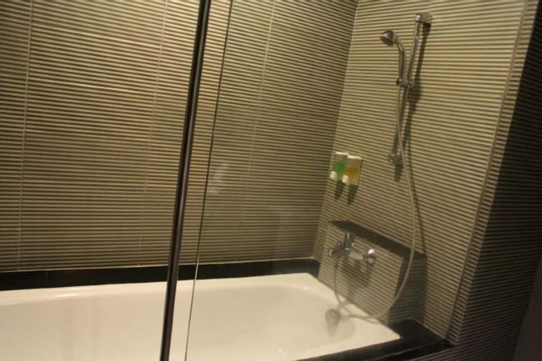 Bathroom 19