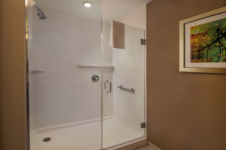 Bathroom 5, Fairfield Inn and Suites by Marriott Washington, Beaufort