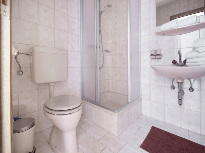 Bathroom 5, Lovely Apartment in Hainzenberg Next to Forest, Schwaz