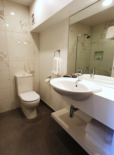 Bathroom 4, The Godley Hotel, Mackenzie