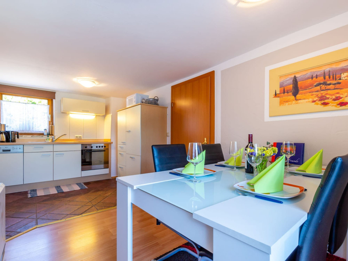 Others 5, Simplistic Apartment in Piesendorf - Walchen near Ski Slopes, Zell am See