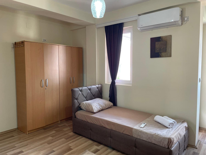 Others 3, Hotel Balkan