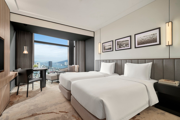 Crowne Plaza Danang City Centre Room Type - Standard Twin Room with River View and Bathtub Crowne Plaza Danang City Centre Room Type - Standard Twin Room with River View and Bathtub
