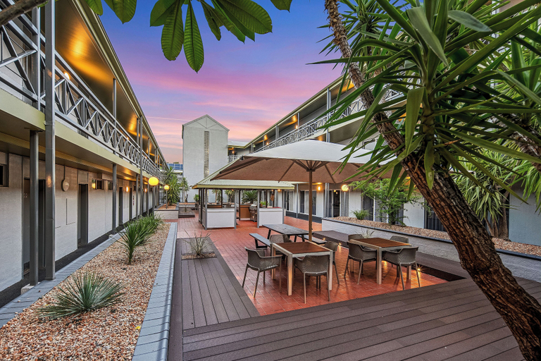 Stay at Alice Springs Hotel, Alice Springs- Stuart