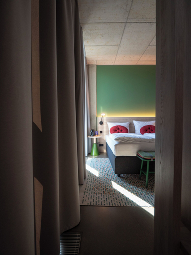 Bedroom 3, THE CLOUTH, Köln