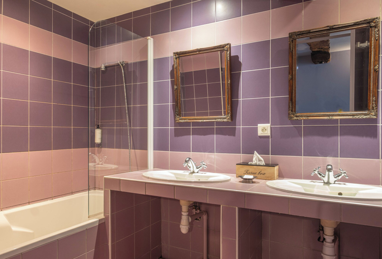 Bathroom 5, Hostellerie de l'Écu de Bretagne, Loiret