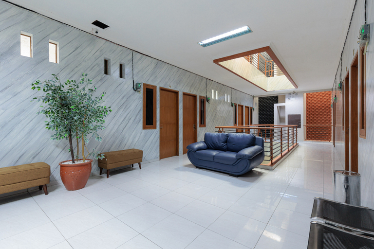 Others 4, Urbanview Syariah Hotel Tiga ER near Karawang Central Plaza, Karawang