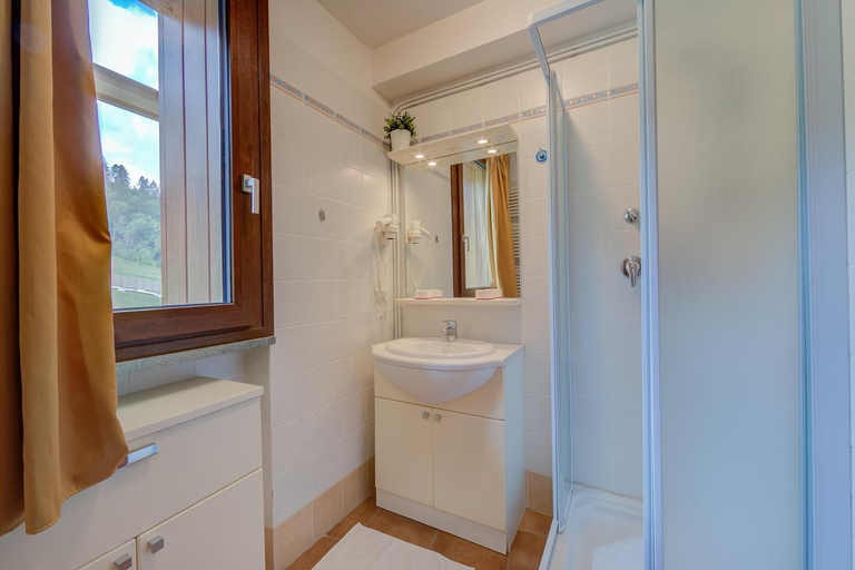 Bathroom 2, La Marmotta Ski in/ski out - Studio with Terrace - Happy Rentals, Torino