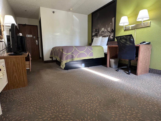 Bedroom 4, Super 8 by Wyndham Mokena/Frankfort /I-80, Will