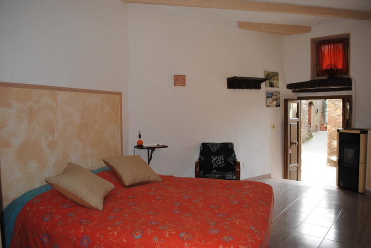 Others 5, Essenza, Grosseto