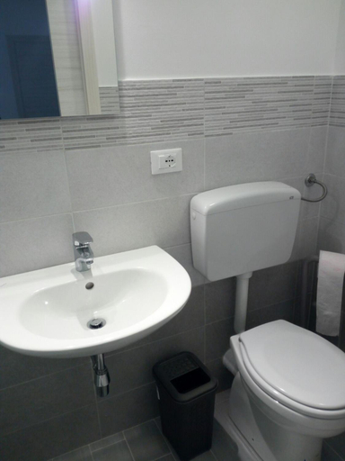 Bathroom 4, Casa Normanna, Palermo