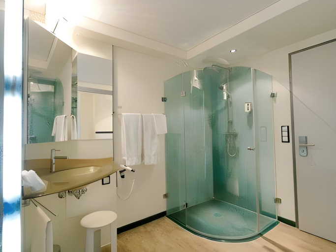 Bathroom 9