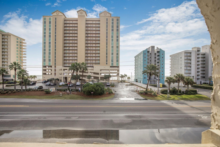 Exterior & Views, Las Palmas 221, Baldwin