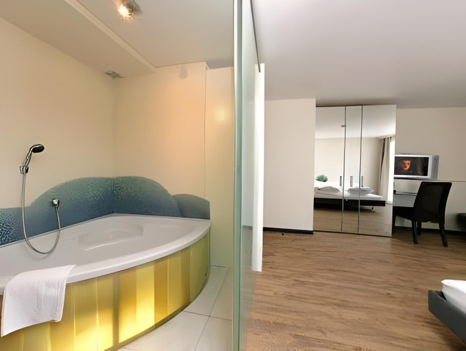 Bathroom 10