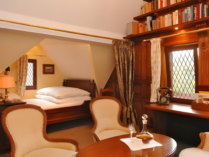 Bedroom 14