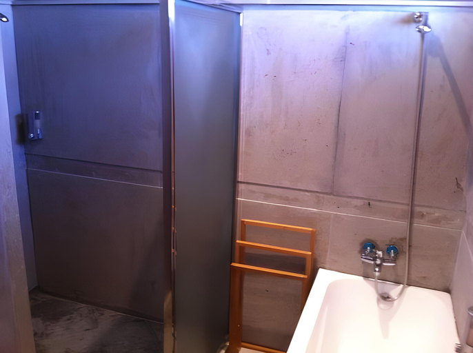 Bathroom 7