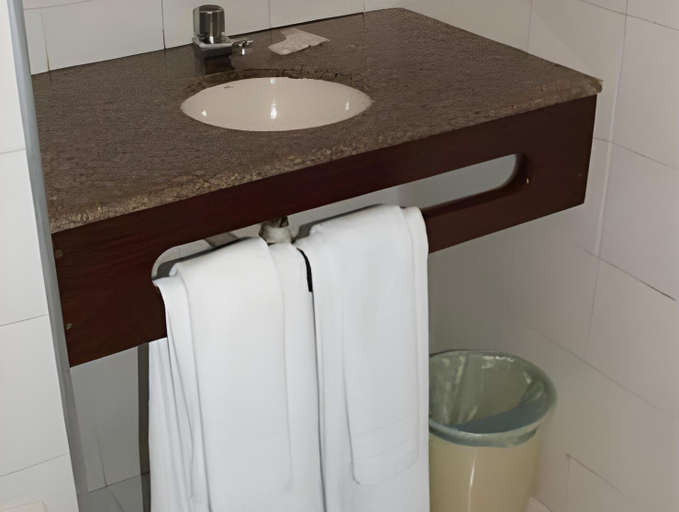 Bathroom 9
