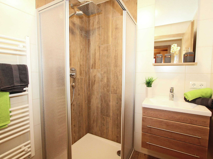 Bathroom 3, Beautiful Flat Near the Hochzillertal ski Area, Schwaz