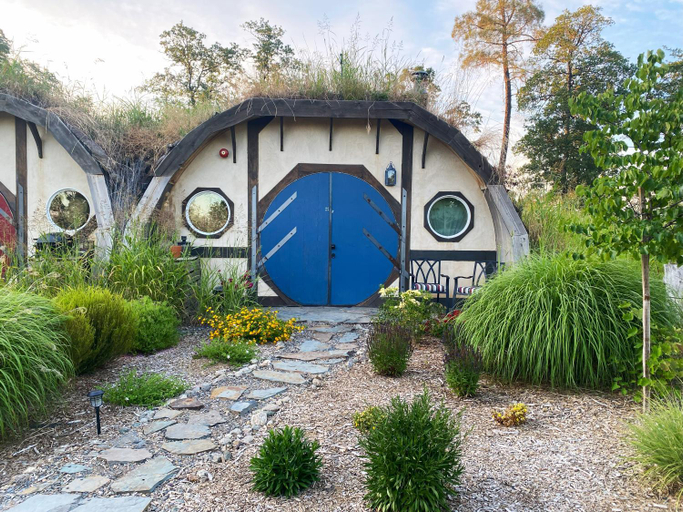 Others 4, Burrowdale Inn, Shasta