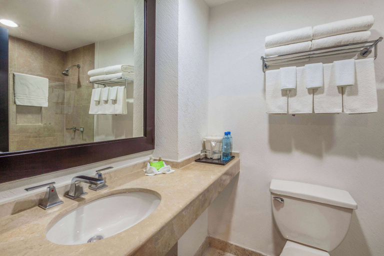 Bathroom 5, La Quinta by Wyndham Poza Rica, Poza Rica de Hidalgo