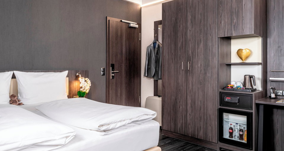 Bedroom 3, PLAZA Premium Parkhotel Norderstedt, Segeberg