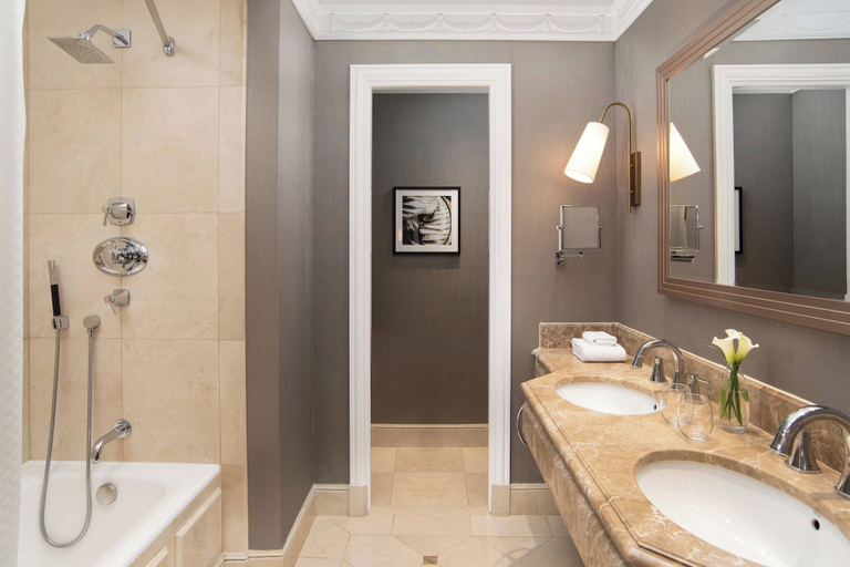 Bathroom 5, The Palace, a Luxury Collection Hotel, Madrid, Madrid