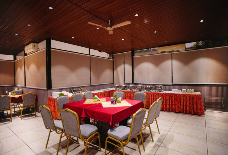 Food & Drinks 4, Hotel Hari's Court, Delhi
