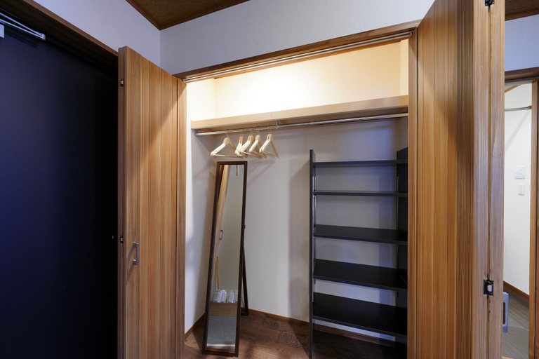 Others 5, Yadoya Uguisu, Taitō