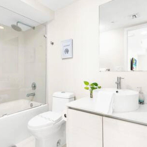 Bathroom 4, min to Beach Direct Water Views Fast Wi-Fi, Broward