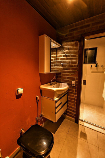 Bathroom 4, Sítio da Montanha, Piedade