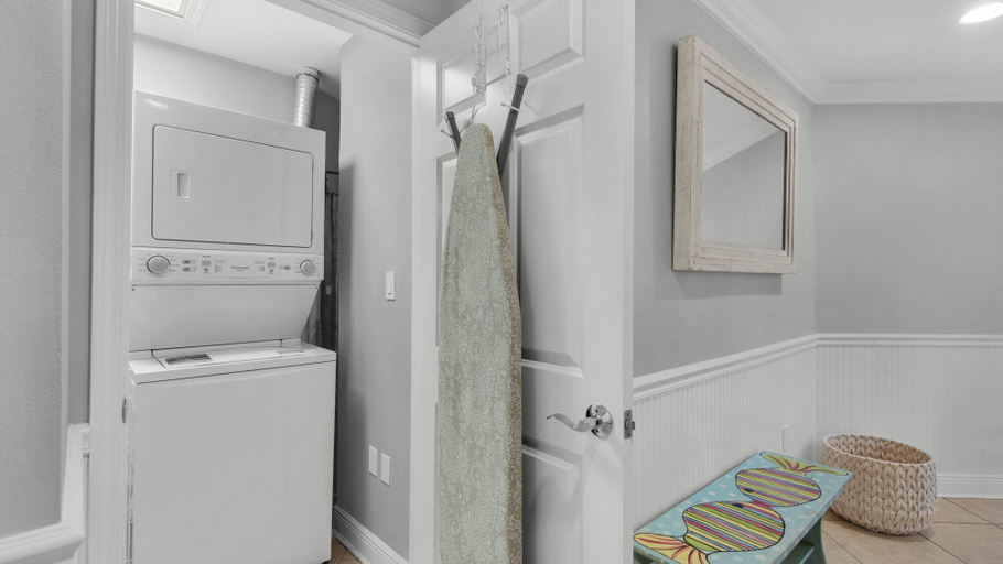 Bathroom 4, San Remo, Walton
