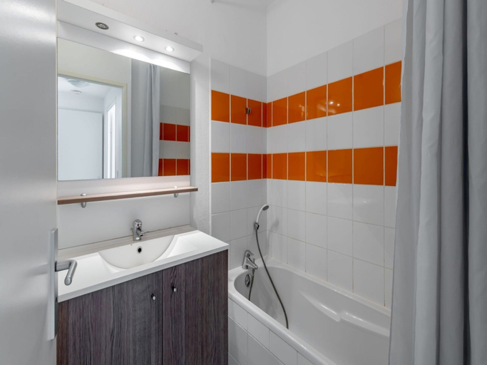 Bathroom 4, House by Lake Biscarrosse With Terrace, Landes