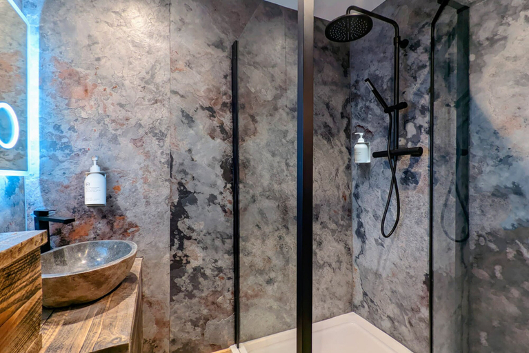 Bathroom, Windermere Central Hotel - Room 2, Cumbria