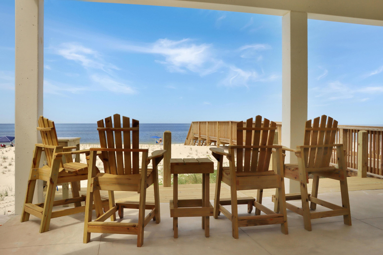 Food & Drinks, The Great White 2, Gulf