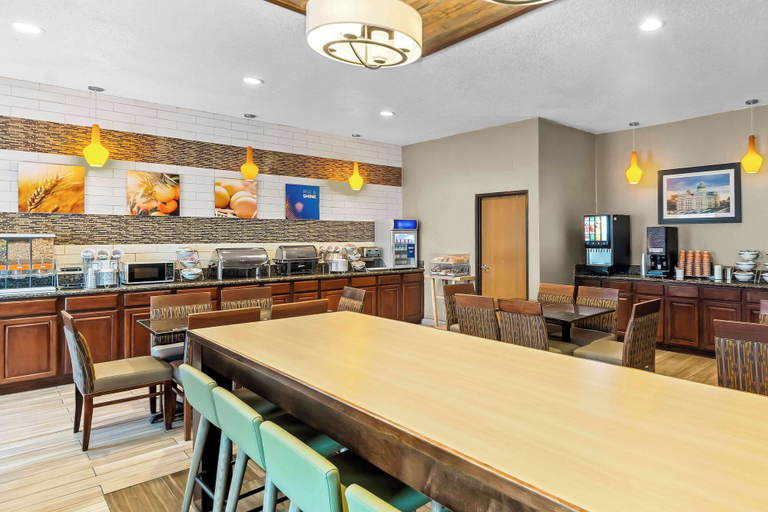 Food & Drinks 5, Comfort Suites Vincennes, Knox
