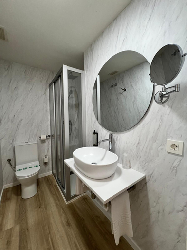 Bathroom 5, IRAIPE GORBEA HOTEL, Álava