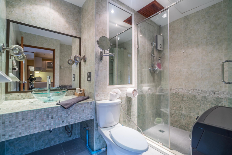 Bathroom 4, Patong Tower -prime location, 150m to beach, cafes, Pulau Phuket